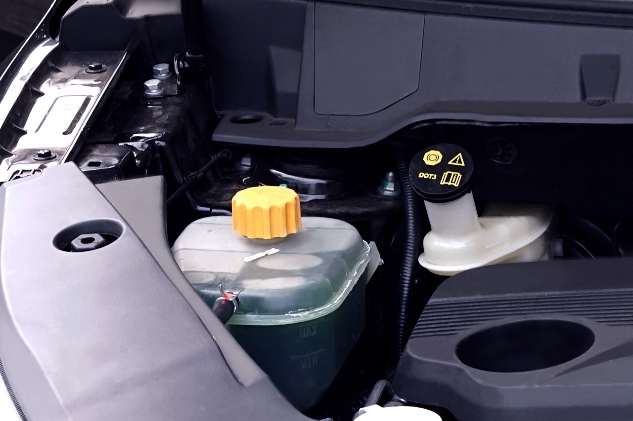 5 Penyebab Air Radiator Mobil Kotor dan Cepat Berkurang