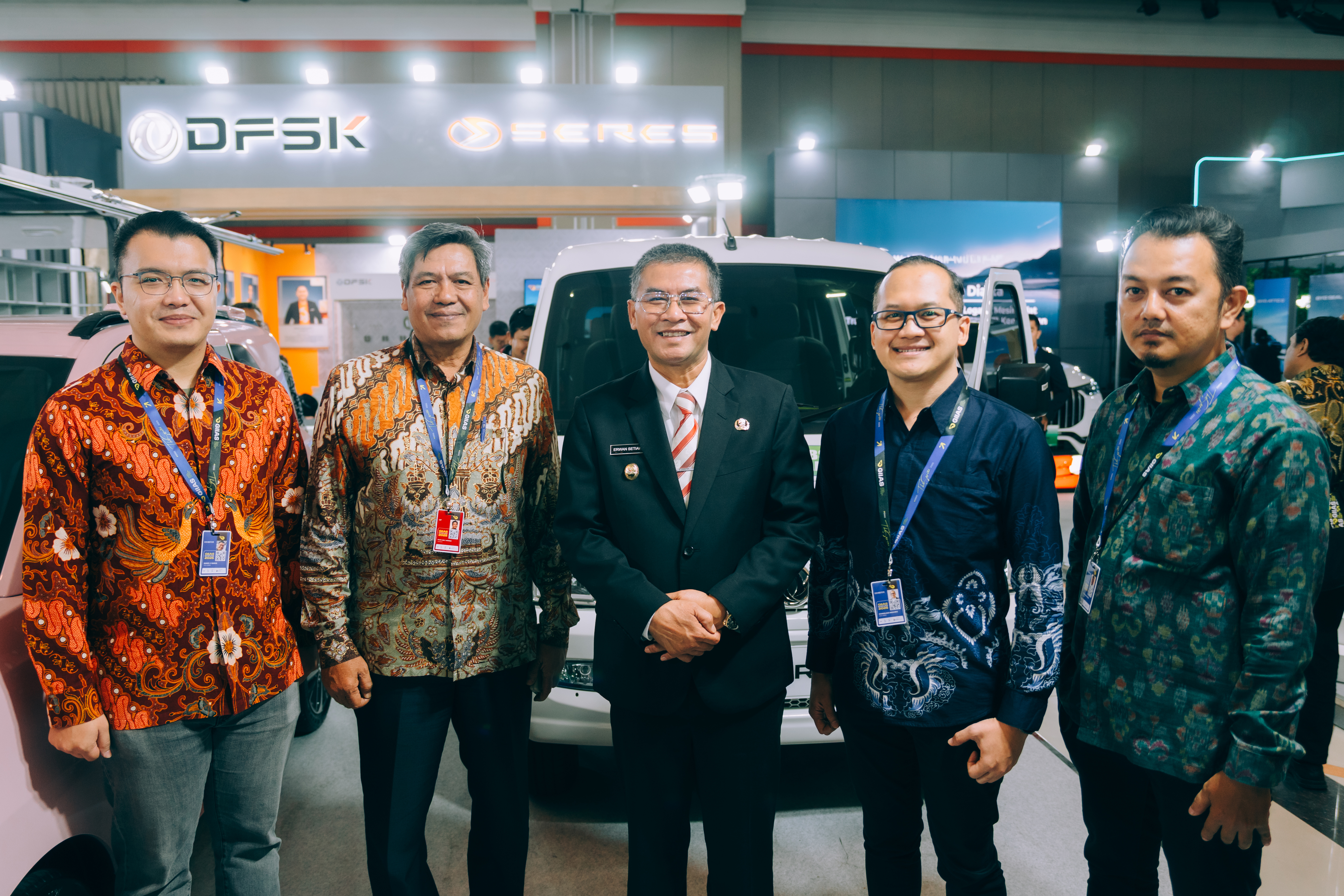DFSK dan SERES Perkuat Komitmen Mobilitas di Jawa Barat lewat GIIAS Bandung 2025