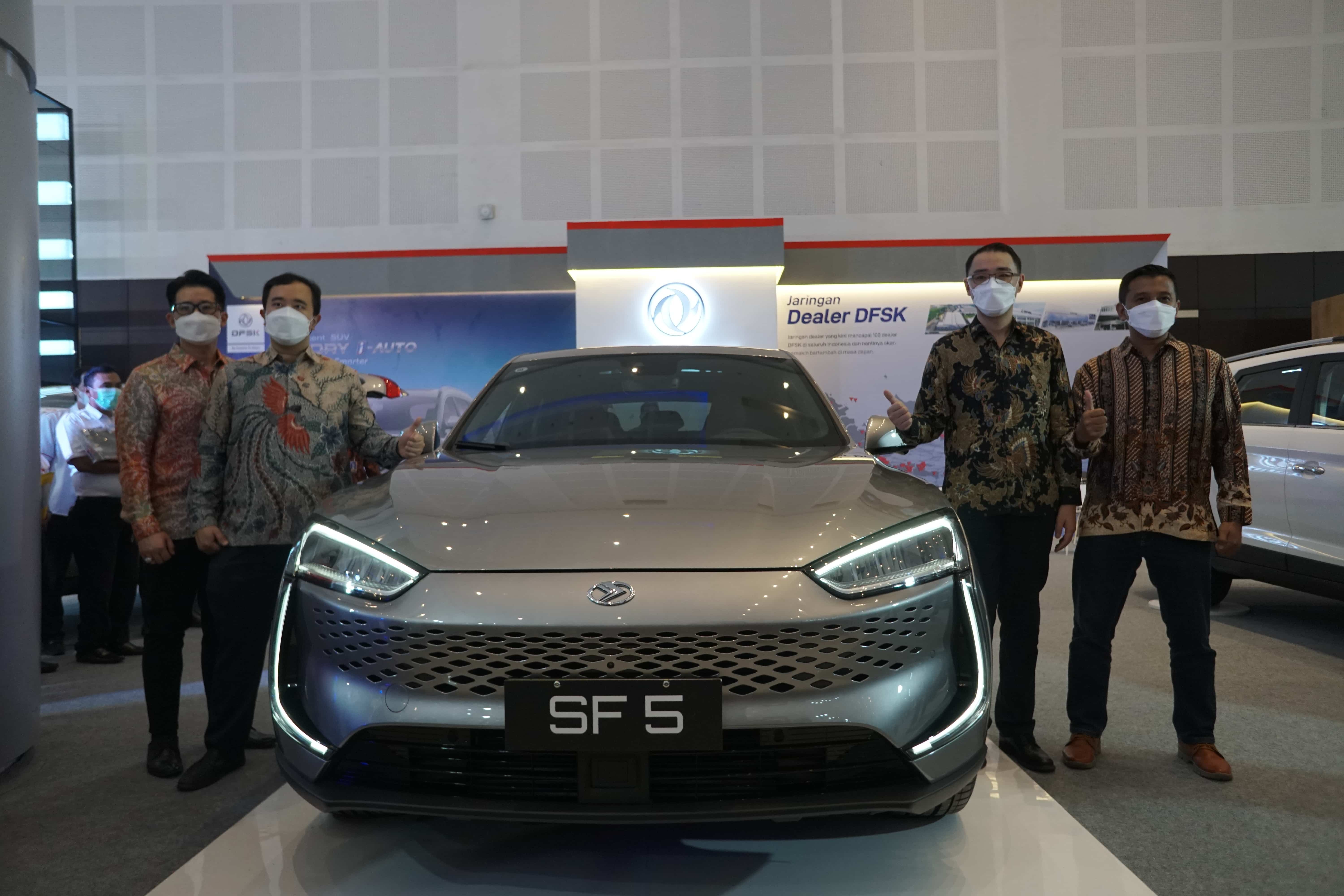 Miliki Beragam Mode Berkendara, Mobil Listrik DFSK Seres SF5 Dipamerkan di GIIAS Surabaya