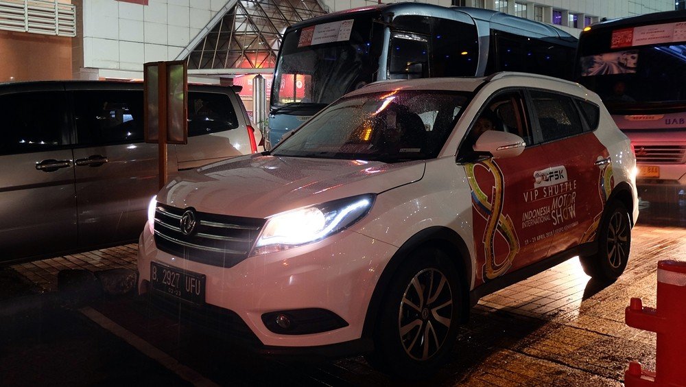 Menikmati Kenyamanan VIP Shuttle DFSK Glory 580